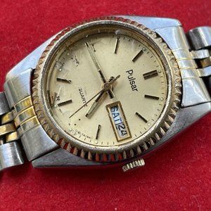 Vintage Seiko Pulsar Women Wristwatch Day/Date Quartz Analog Watch silver/Gold